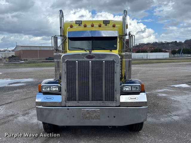 Image of Peterbilt 379 equipment image 1