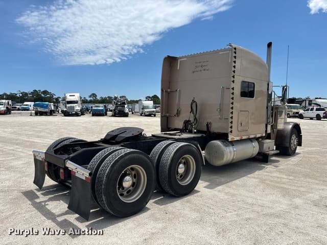 Image of Peterbilt 379 equipment image 4