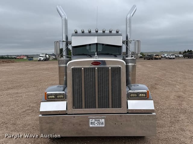 Image of Peterbilt 379 equipment image 1