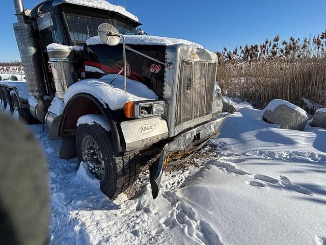 Image of Peterbilt 385 equipment image 1