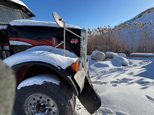 Image of Peterbilt 385 equipment image 4