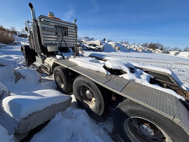 Image of Peterbilt 385 equipment image 2