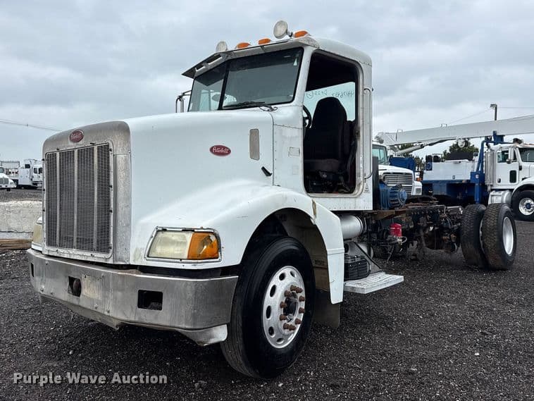 Image of Peterbilt 385 Primary image