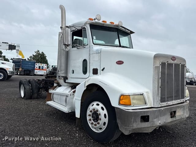 Image of Peterbilt 385 equipment image 2