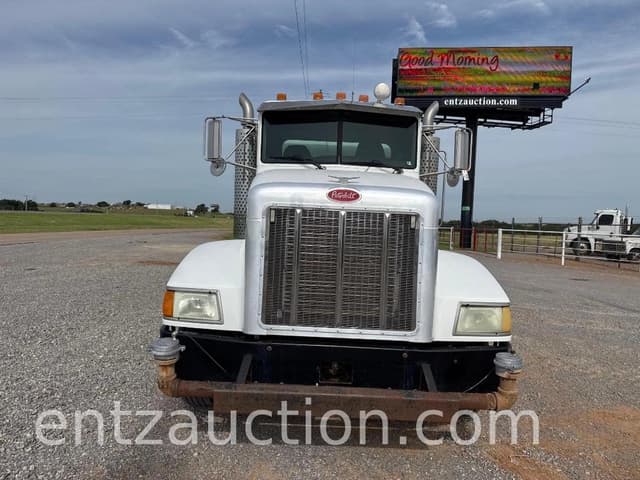 Image of Peterbilt 385 equipment image 1