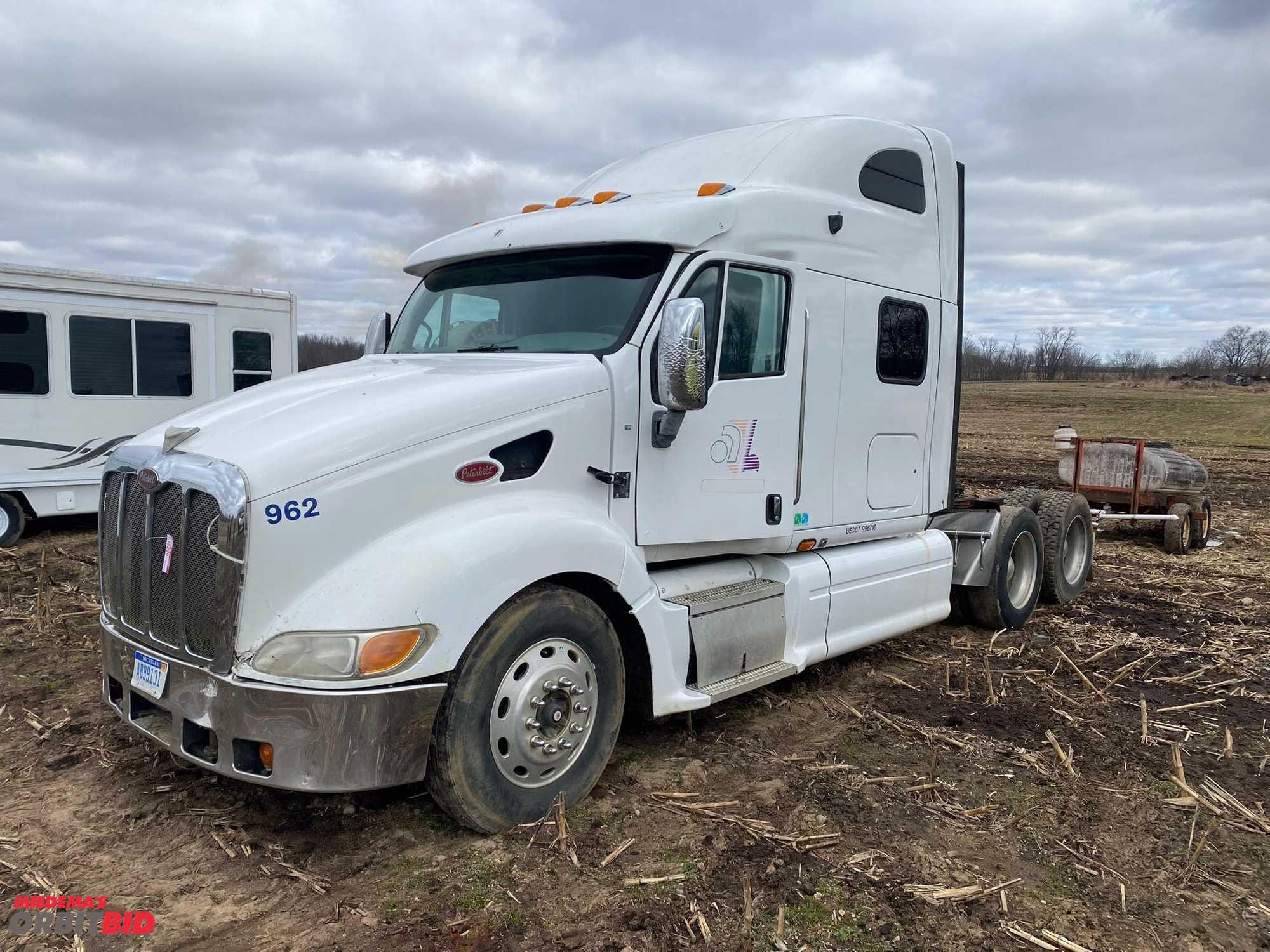 Main image Peterbilt 387