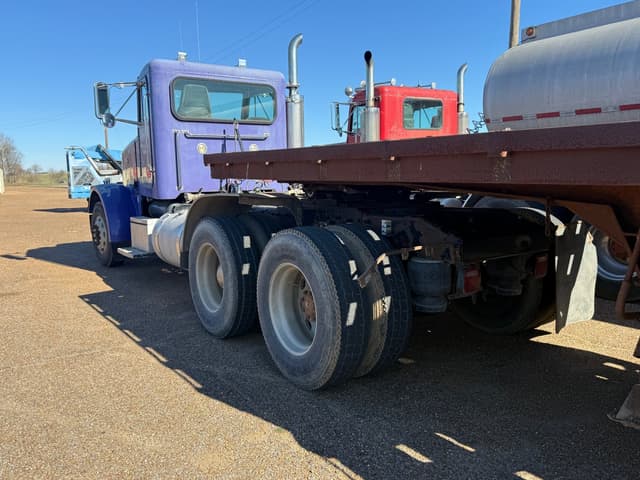 Image of Peterbilt 378 equipment image 4
