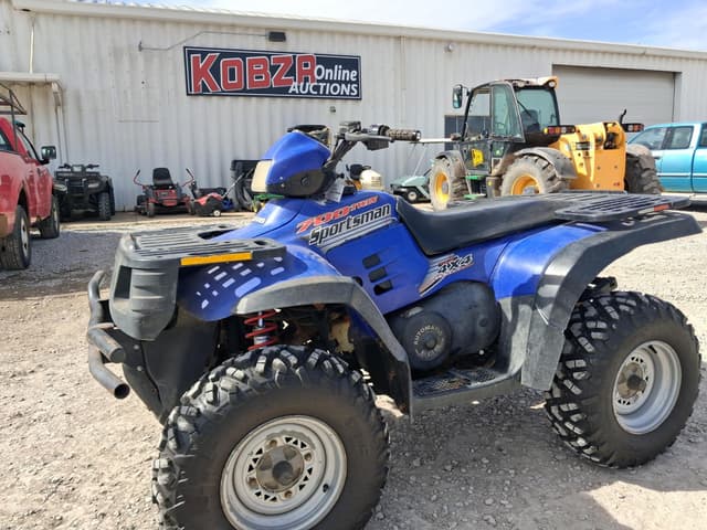Image of Polaris Sportsman 700 equipment image 2