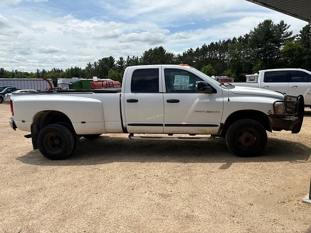 Image of Dodge Ram 3500 equipment image 3