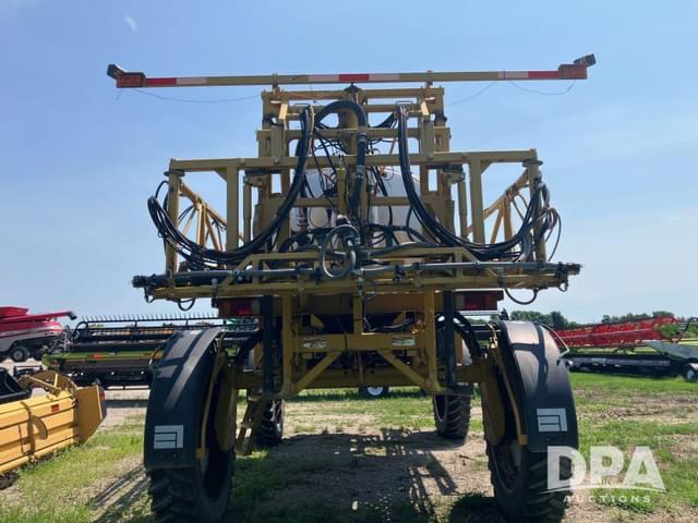 Image of Ag-Chem RoGator 1064 equipment image 3