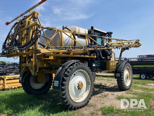 Image of Ag-Chem RoGator 1064 equipment image 2