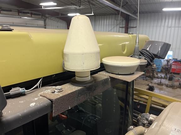 Image of Ag-Chem RoGator 1254 equipment image 4