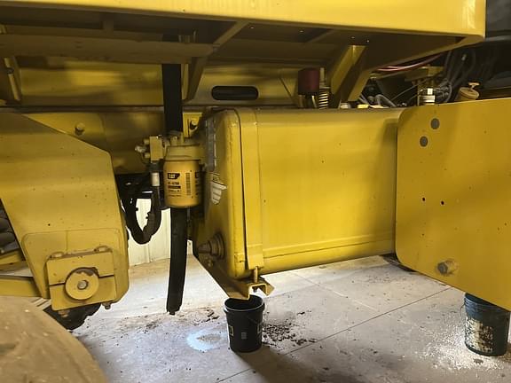 Image of Ag-Chem RoGator 1254 equipment image 3