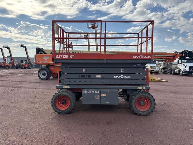 Image of Sky Jack SJ7135RT equipment image 4