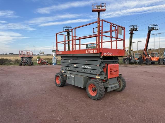 Image of Sky Jack SJ7135RT equipment image 1