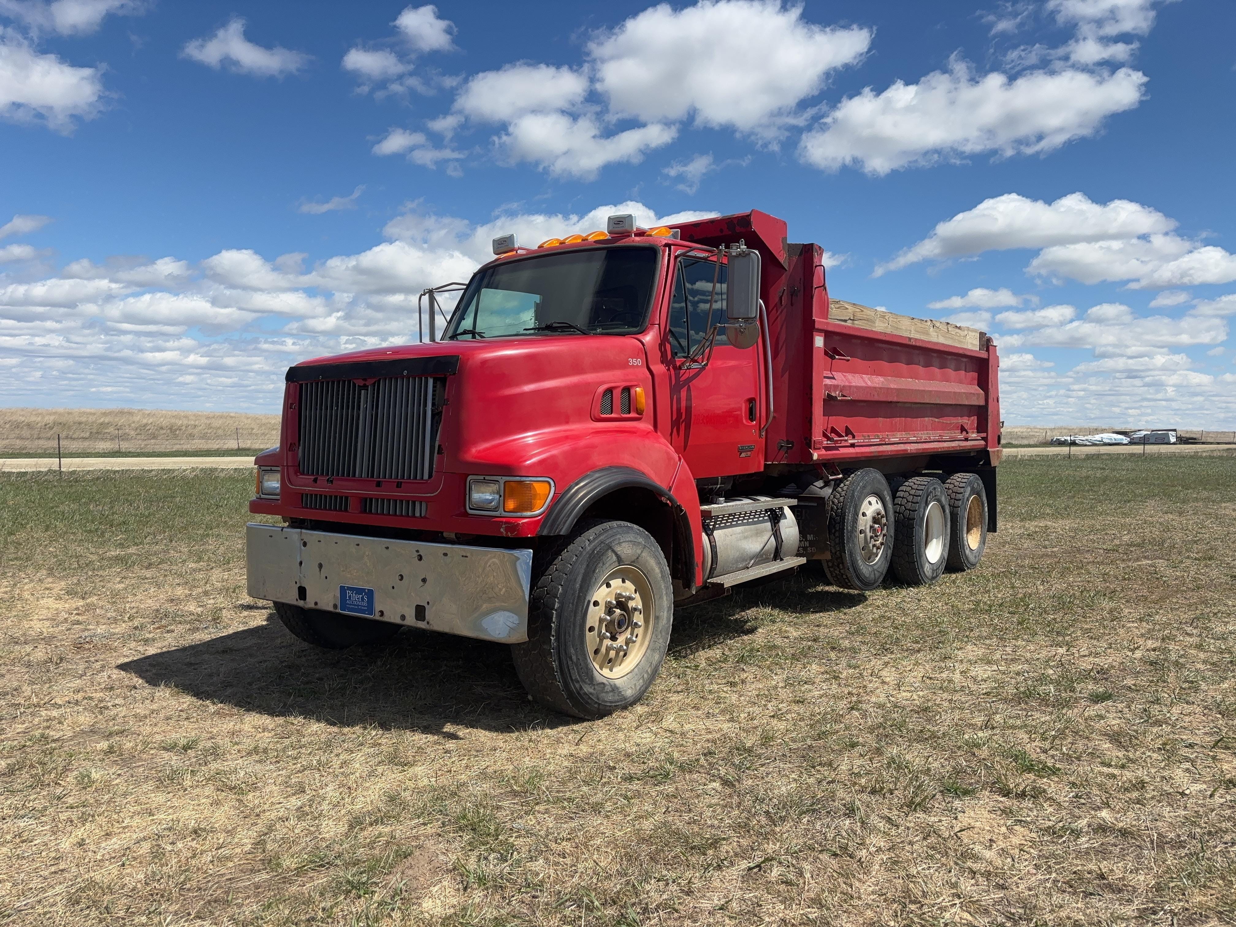 2003 Sterling LT9500 Equipment Image0
