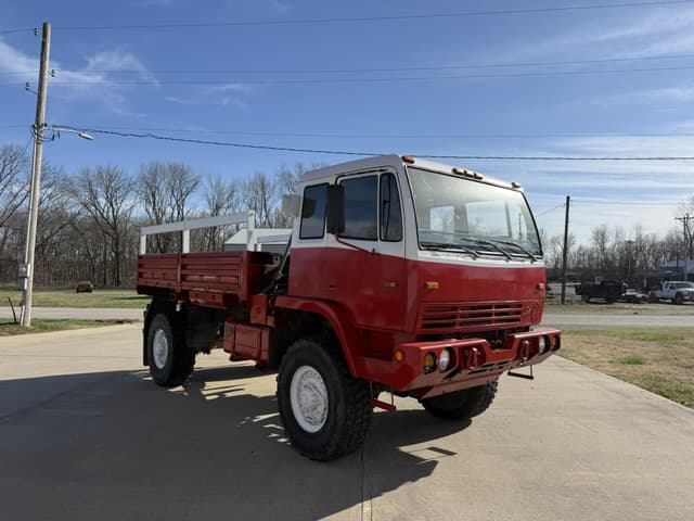 Image of Stewart & Stevenson M1078A1  equipment image 3