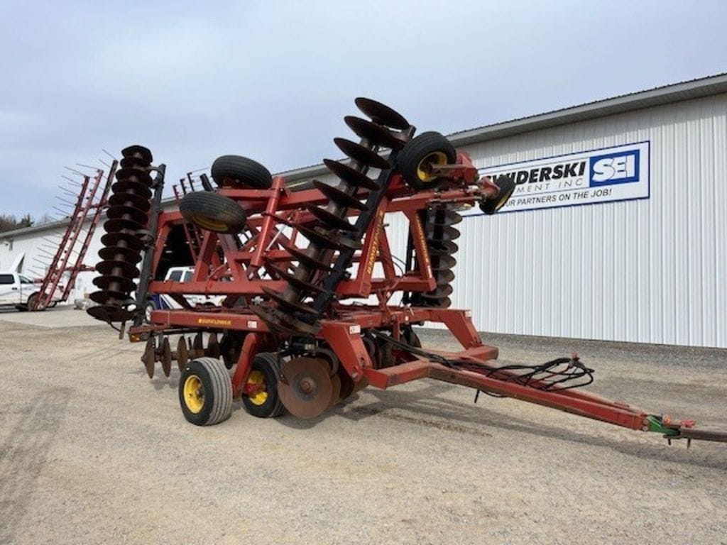 2003 Sunflower 1434 Equipment Image0