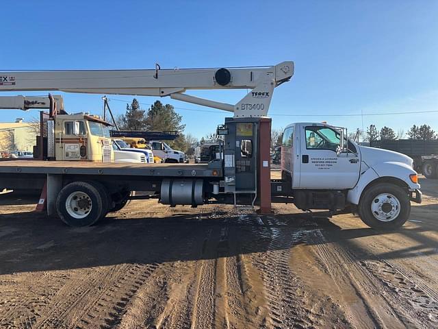 Image of Ford F-750 equipment image 3