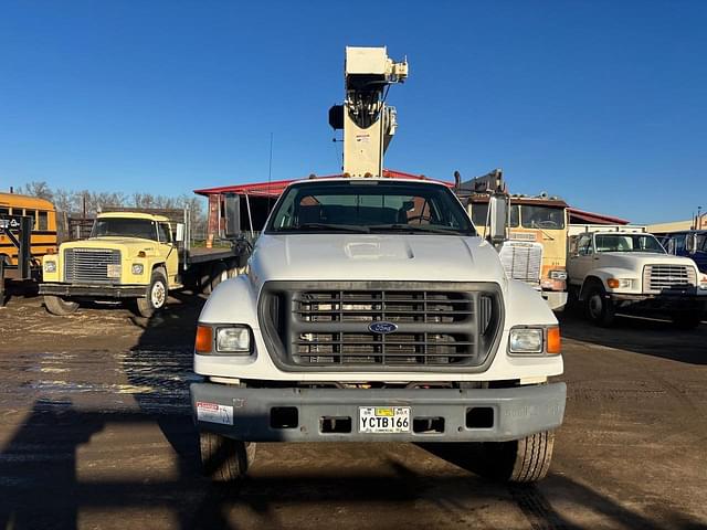 Image of Ford F-750 equipment image 1