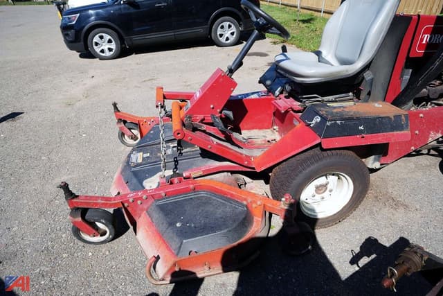 Image of Toro Groundsmaster 345 equipment image 2