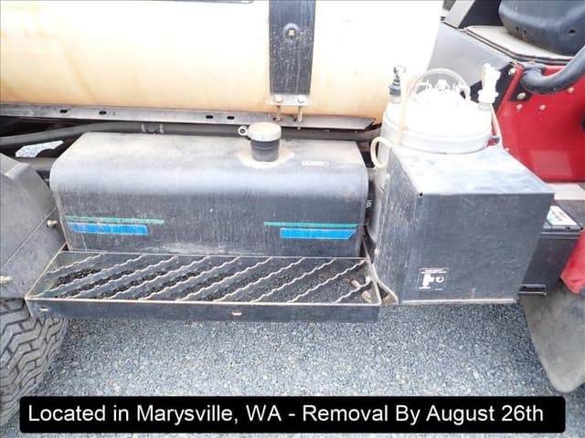 Image of Toro Multi Pro 5600 equipment image 1