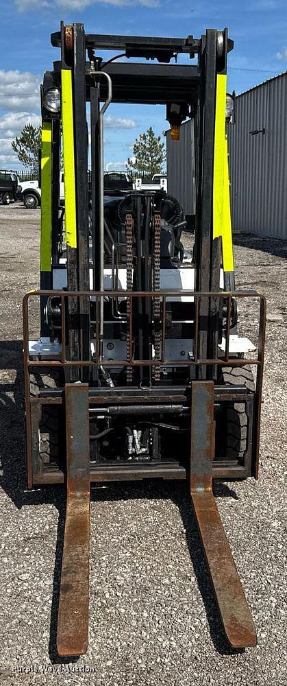 Image of Toyota 7FGU25 equipment image 1