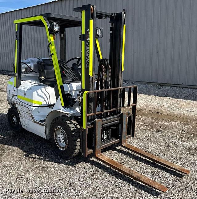 Image of Toyota 7FGU25 equipment image 2