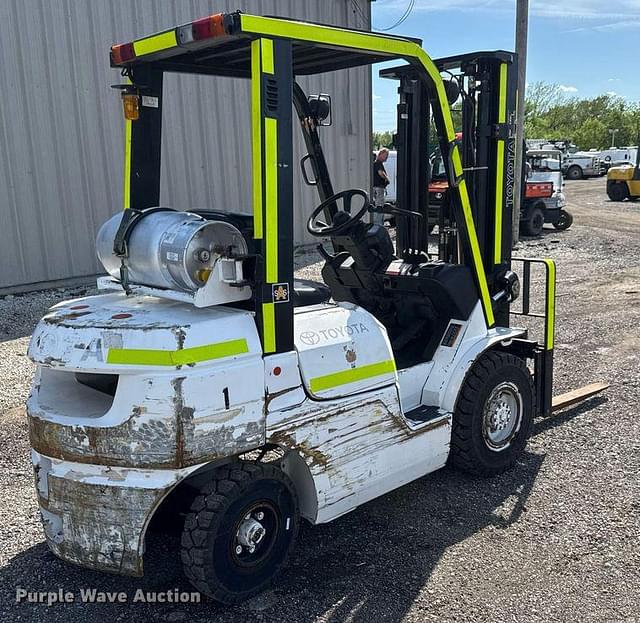 Image of Toyota 7FGU25 equipment image 4