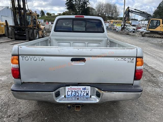 Image of Toyota Tacoma equipment image 3