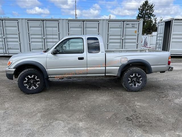Image of Toyota Tacoma equipment image 1