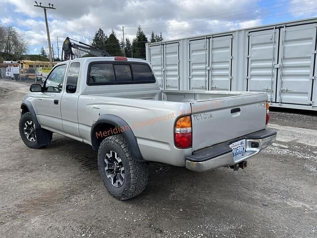 Image of Toyota Tacoma equipment image 2