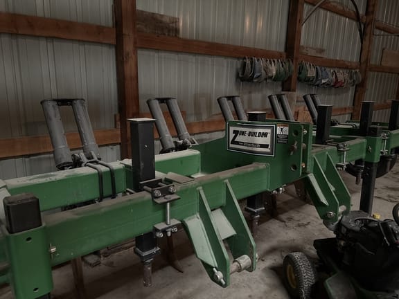 2003 Unverferth Zone-Builder Equipment Image0