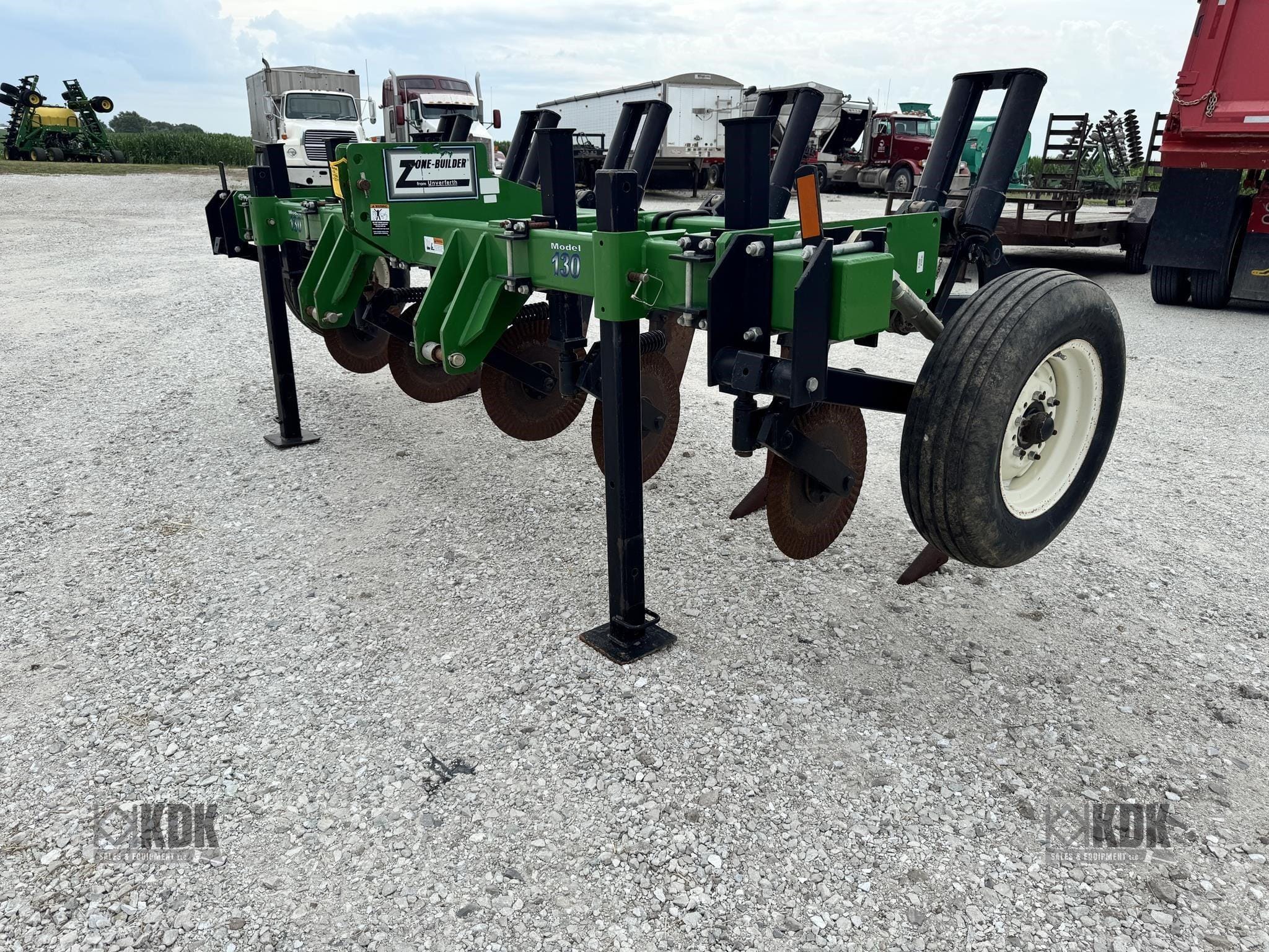 2003 Unverferth Zone-Builder 130 Equipment Image0