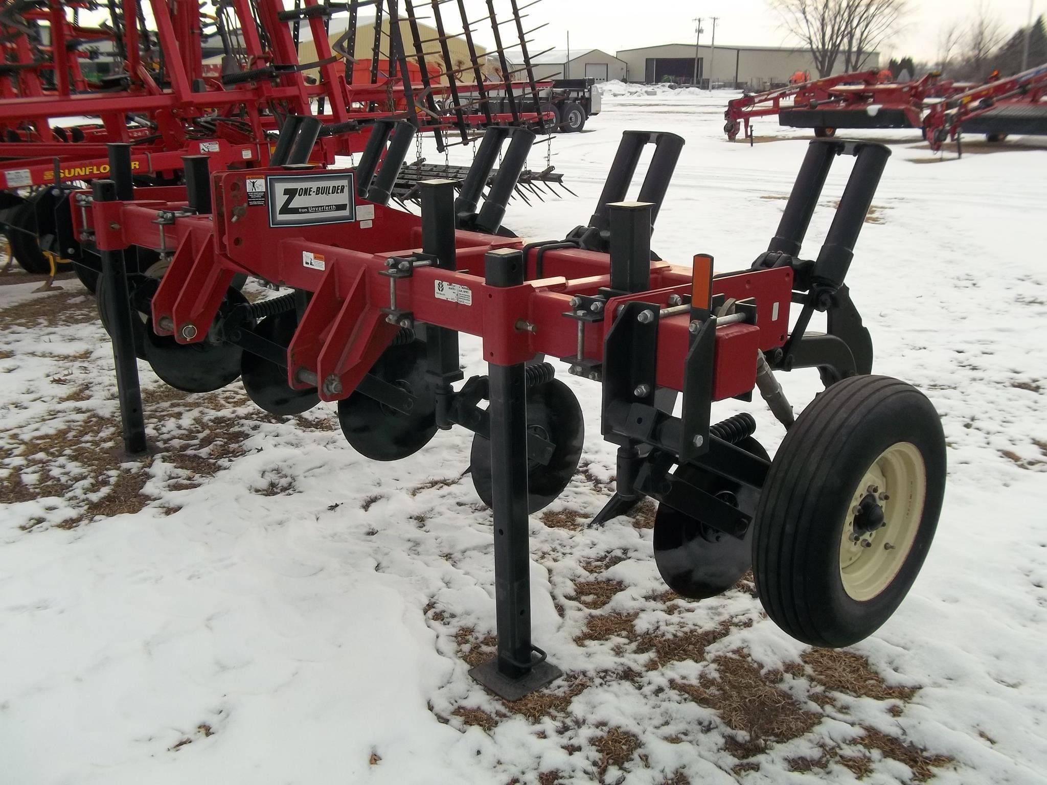 2003 Unverferth Zone-Builder Equipment Image0