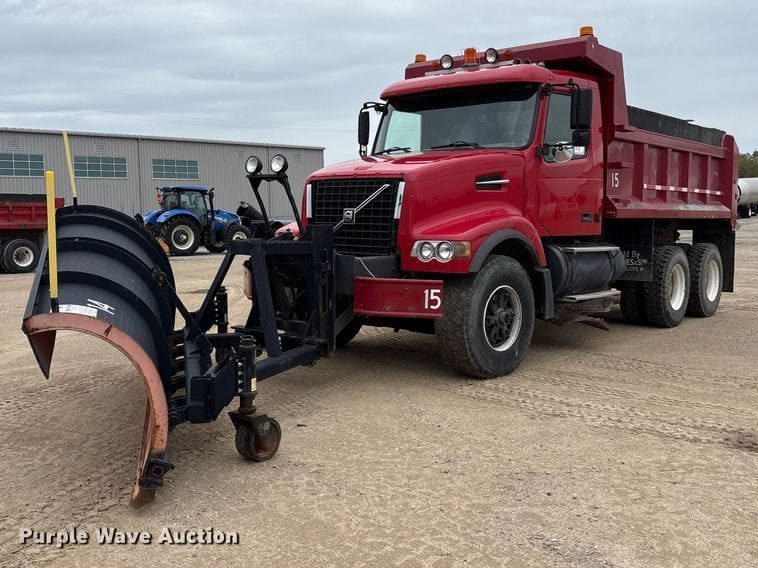 2003 Volvo VHD Equipment Image0