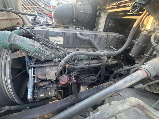 Image of Volvo VNL equipment image 4