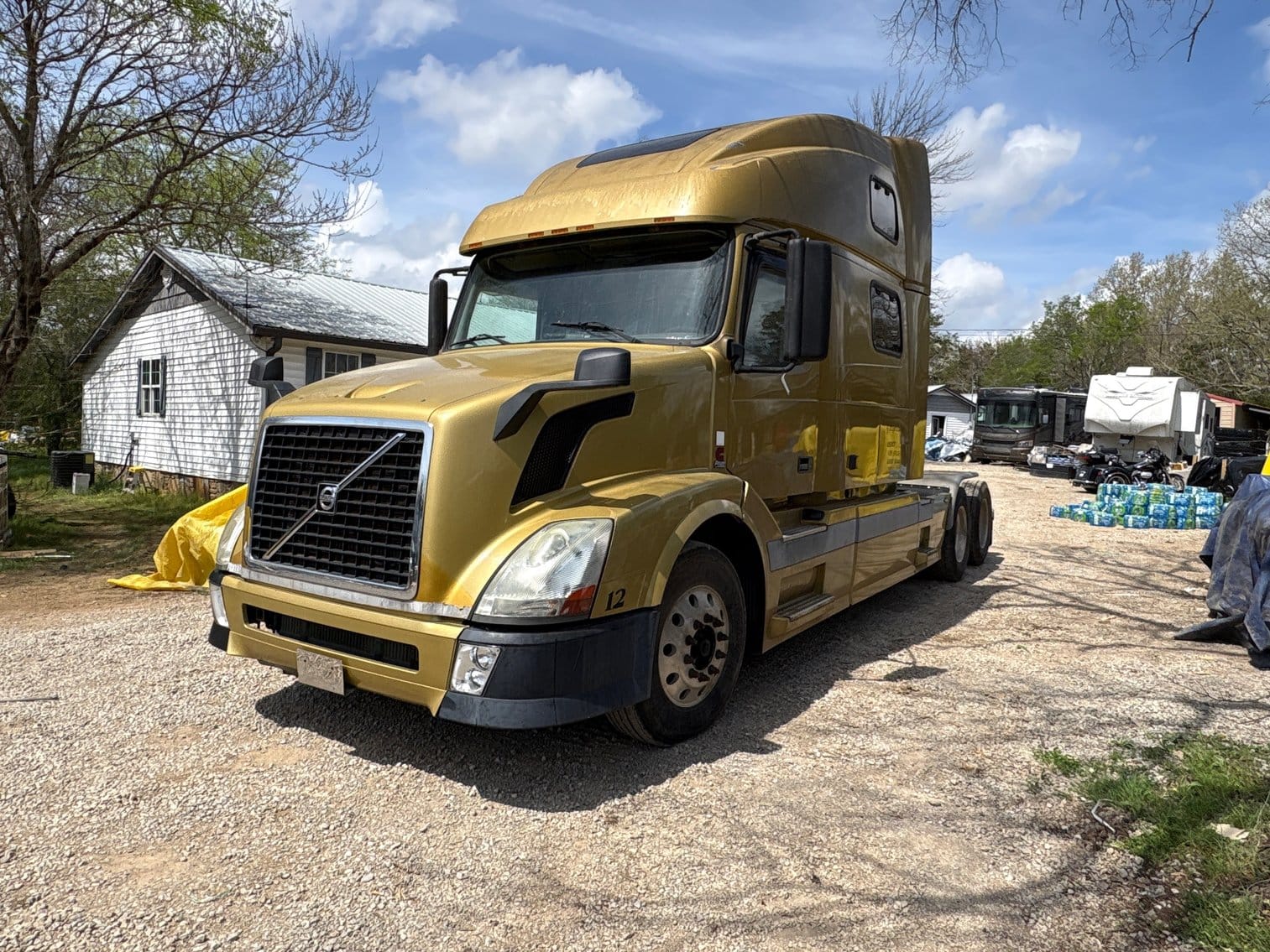 2003 Volvo VNL Equipment Image0