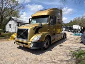 2003 Volvo VNL Image