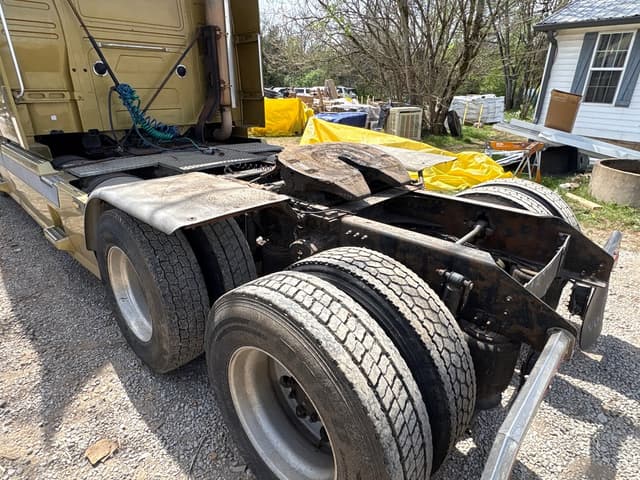 Image of Volvo VNL equipment image 4