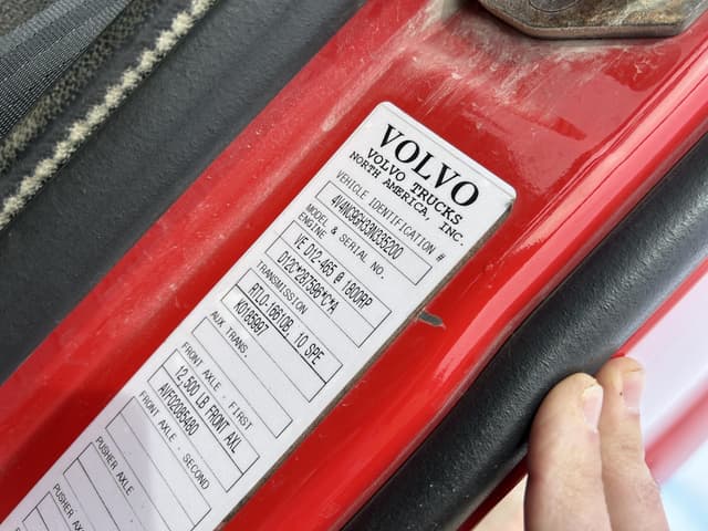 Image of Volvo VNL64T300 equipment image 1