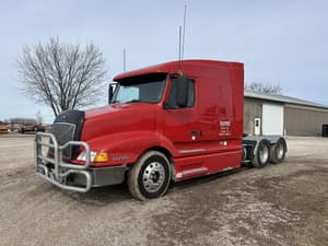 2003 Volvo VNL64T300 Image