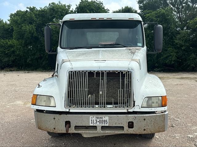 Image of Volvo VNL64T300 equipment image 1