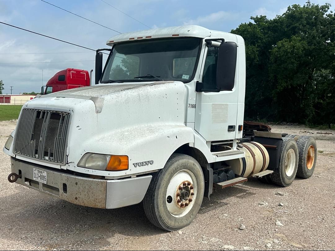 Image of Volvo VNL64T300 Primary image