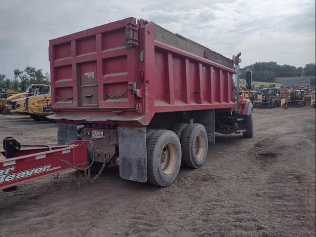 Image of International 7400 equipment image 3