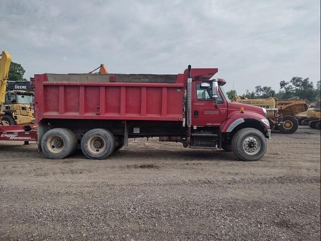 Image of International 7400 equipment image 2