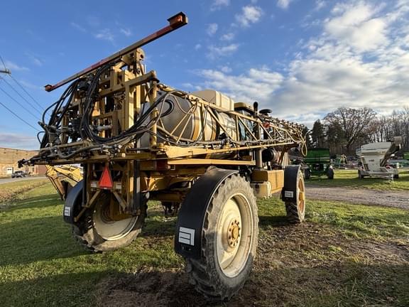 Image of Ag-Chem RoGator 1264 equipment image 4