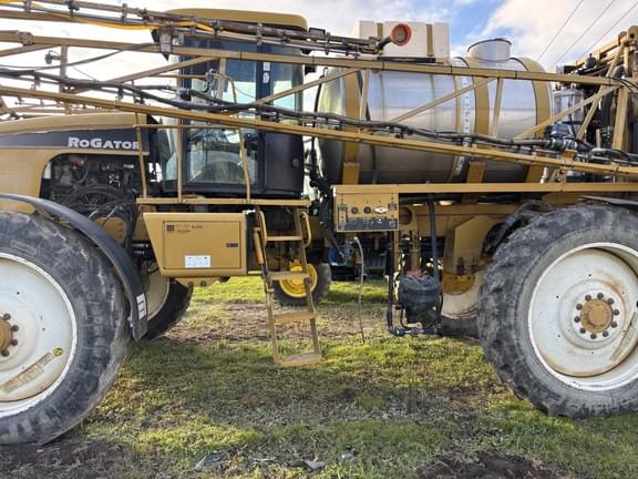Image of Ag-Chem RoGator 1264 equipment image 2