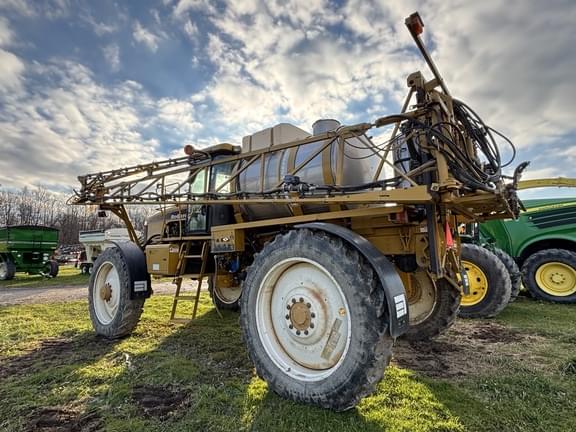 Image of Ag-Chem RoGator 1264 equipment image 3