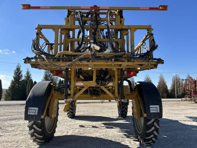 Image of Ag-Chem RoGator 1064 equipment image 4